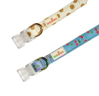 Image 3 of Collar para Mascota Smiley Beige y Cherry – Ajustable con Broche de Seguridad