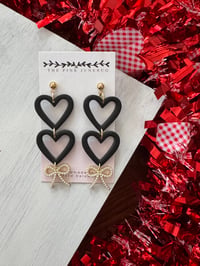 Double black donut hearts pearl bow 
