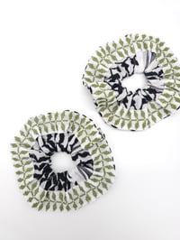 Image 14 of Jumbo Keffiyeh Scrunchies 🔻