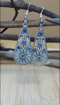 Image 2 of Teardrop Floral Earrings – White Petals & Blue Gemstones