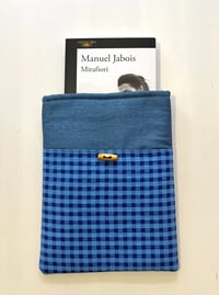 Image 1 of  Funda de  tablet, libro o libro electrónico cuadritos azules