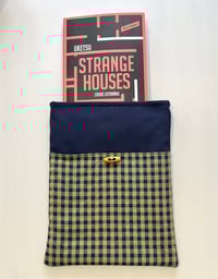 Image 1 of  Funda de  tablet, libro o libro electrónico cuadritos verde oliva y azul