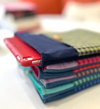 Image 2 of  Funda de  tablet, libro o libro electrónico cuadritos verde oliva y azul