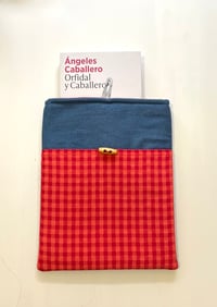 Image 1 of Funda de  tablet, libro o libro electrónico cuadritos rojos y naranja