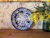 Image 1 of Plat rond ancien en terre de fer - Creil et Montereau, modèle Flora - Art de la table