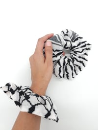 Image 1 of Keffiyeh Scrunchie - Black and White 