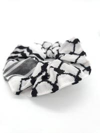 Image 4 of Keffiyeh Scrunchie - Black and White 
