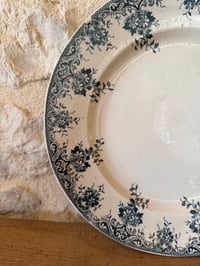 Image 4 of Plat ancien en terre de fer - Art de la table