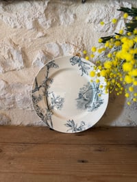 Image 3 of Assiette sur piédouche ancienne - Creil et Montereau,  modèle Cerisier - Art de la table