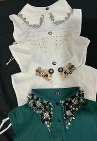 Decorative collars 18-21