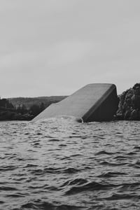 MONOGURUI poncho-bib: (MYAKOCRYSTAL)