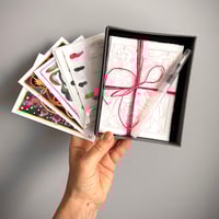 Image 4 of 6 x Ready-to-Paint Present Box + 3 Professional Dot Cards.