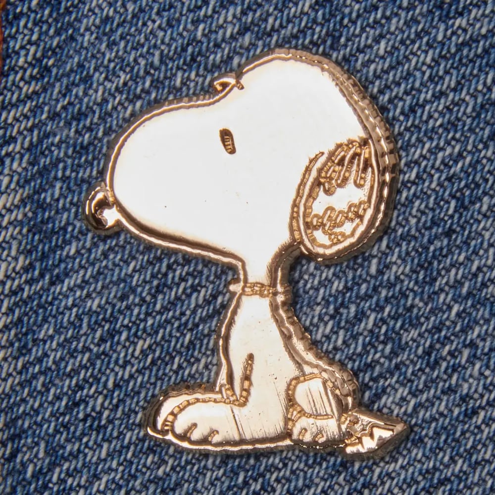 PEANUTS ENAMEL PIN - GOLDEN SNOOPY