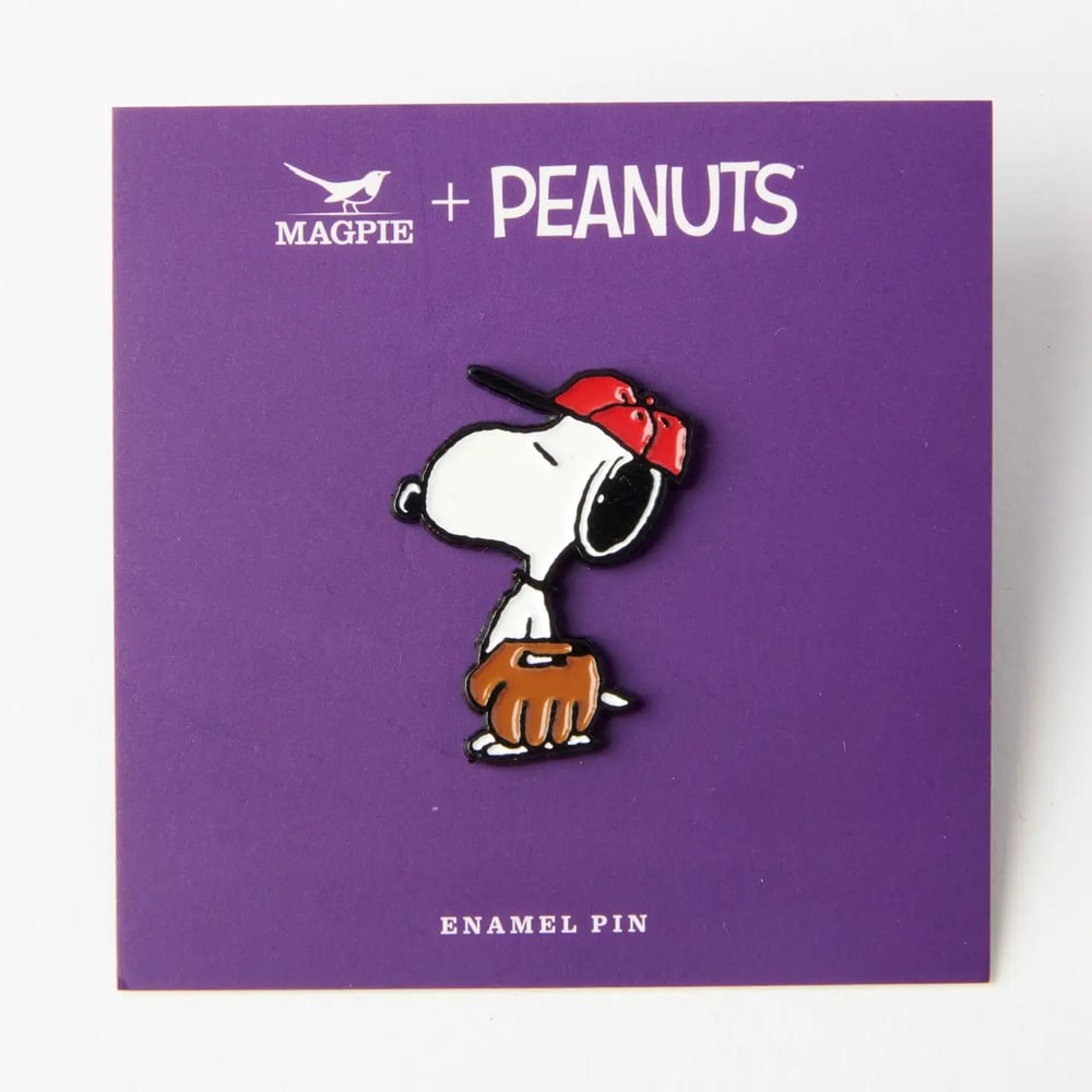 PEANUTS ENAMEL PIN - BASEBALL SNOOPY