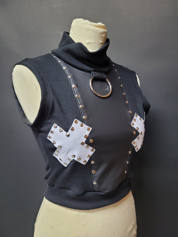 Image of DOMINATE TOP