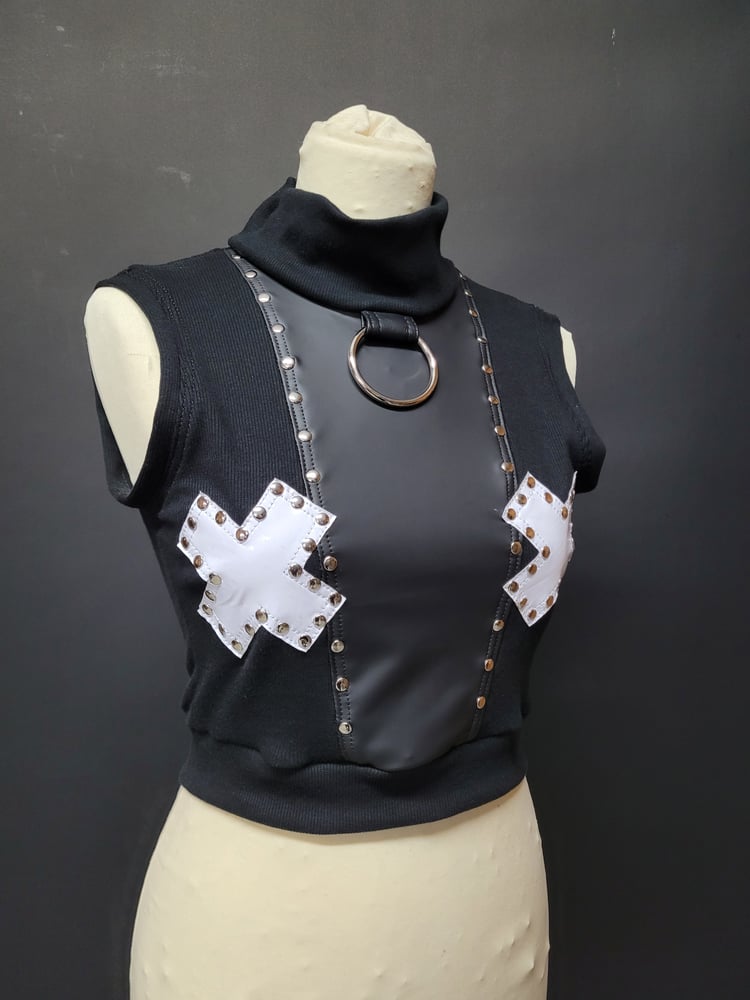 Image of DOMINATE TOP