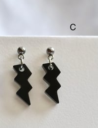 Image 4 of (glow in the dark) blitz ohrringe