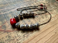 Image 11 of In black and red necklace / n5