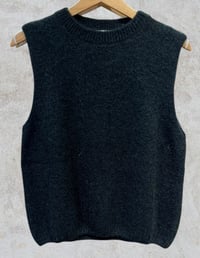 Image 2 of Anthracite sleeveless knit vest – by Nais