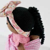 Image 3 of La Poupée Awa et son bébé au dos (version fleurs et vichy rose)