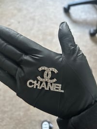 1x C.c Silver metal charm.