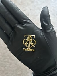 1 x Gold T&c metal charm 