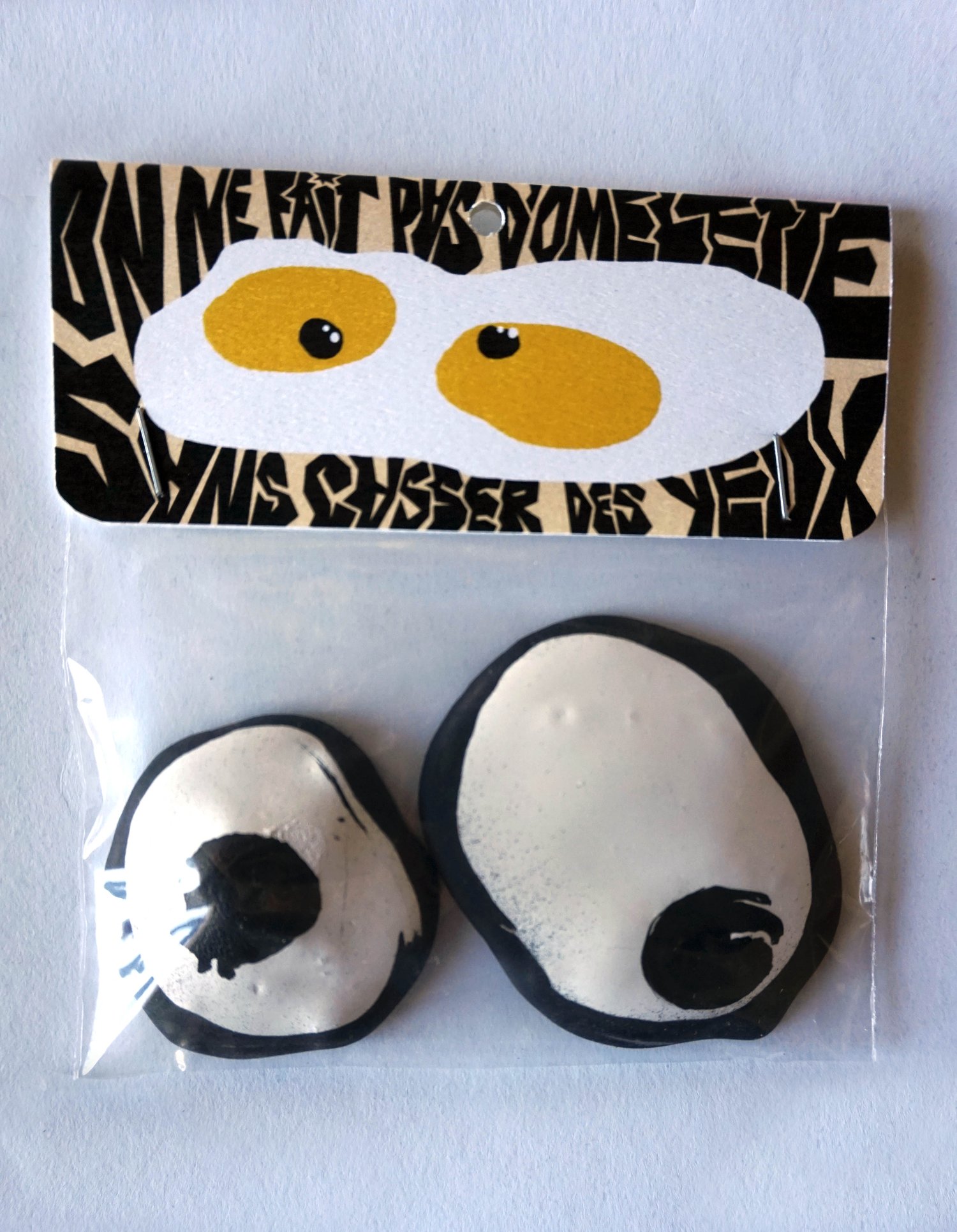 Image of "On ne fait pas d'omelette sans casser des yeux"