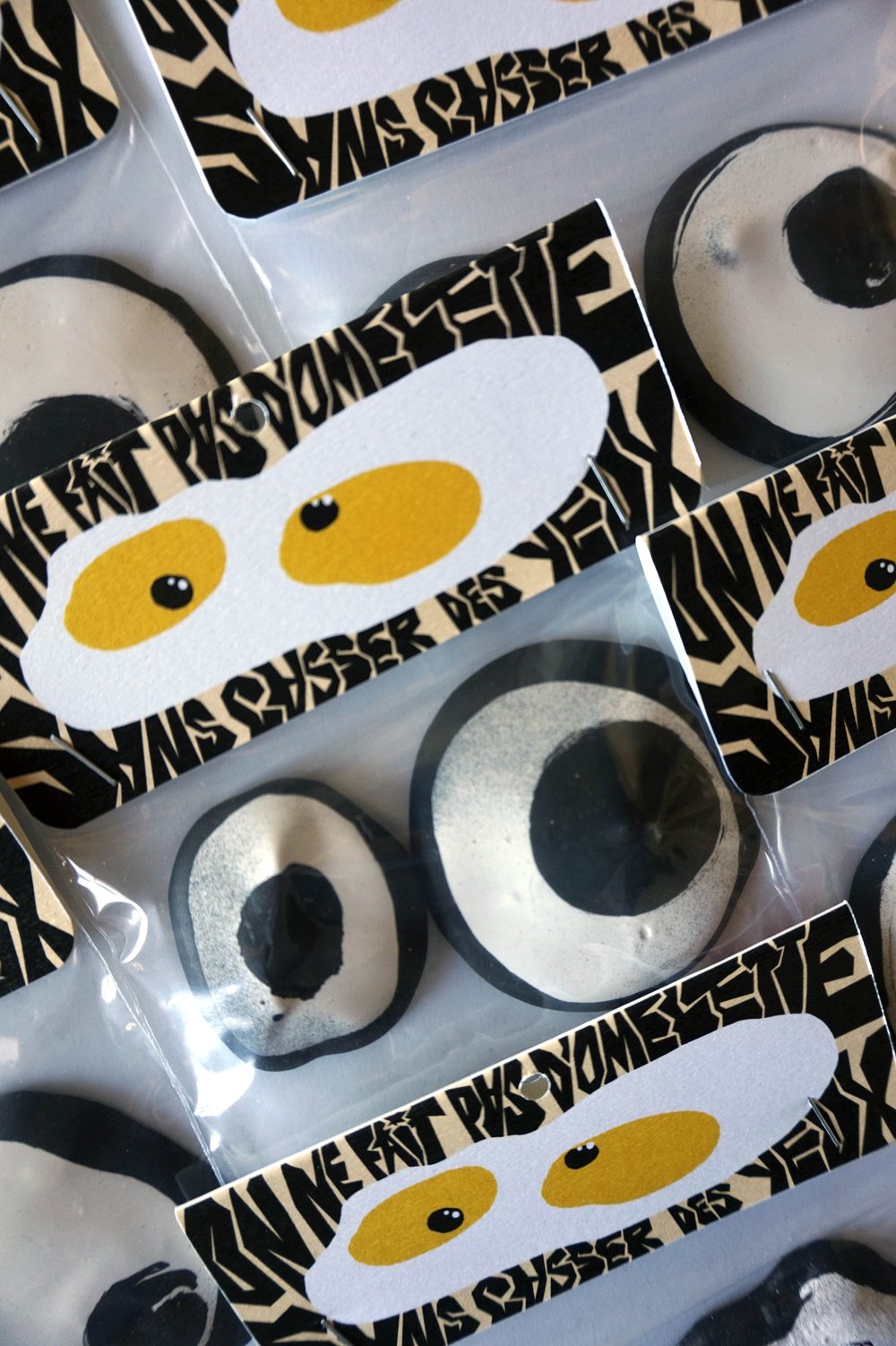 Image of "On ne fait pas d'omelette sans casser des yeux"