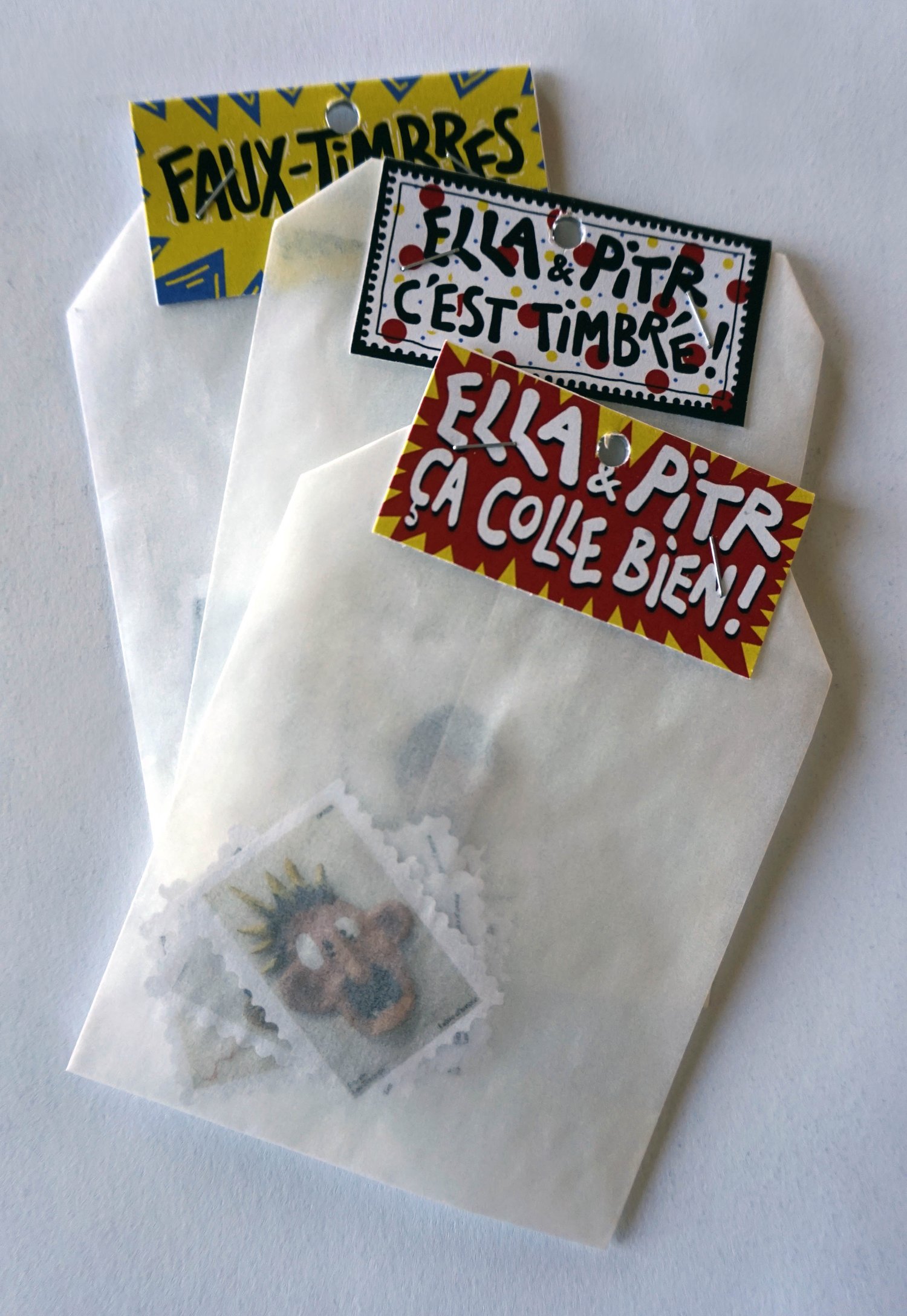 Image of "Les petites pochettes timbrées" lot de 3 pochettes surprises