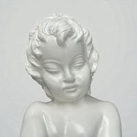 Image 3 of Sculpture de fillette assise en plâtre vintage - Statue enfant style classique début XXe