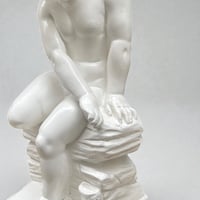 Image 7 of Sculpture de fillette assise en plâtre vintage - Statue enfant style classique début XXe