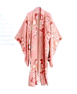 Image of Kimono dame af rosa silke med umeblomster grene - vendbar