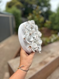 Image 2 of Bed of Roses - Glossy white + Gold dust