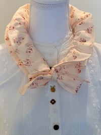 Image 1 of Printed Cotton – Roses Pattern Ruffle Collar