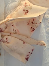 Image 3 of Printed Cotton – Roses Pattern Ruffle Collar