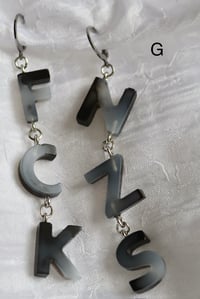 Image 6 of (glow in the dark) statement buchstabenohrringe