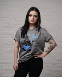 Image 2 of "Punk's not dead!" póló - süni - szürke