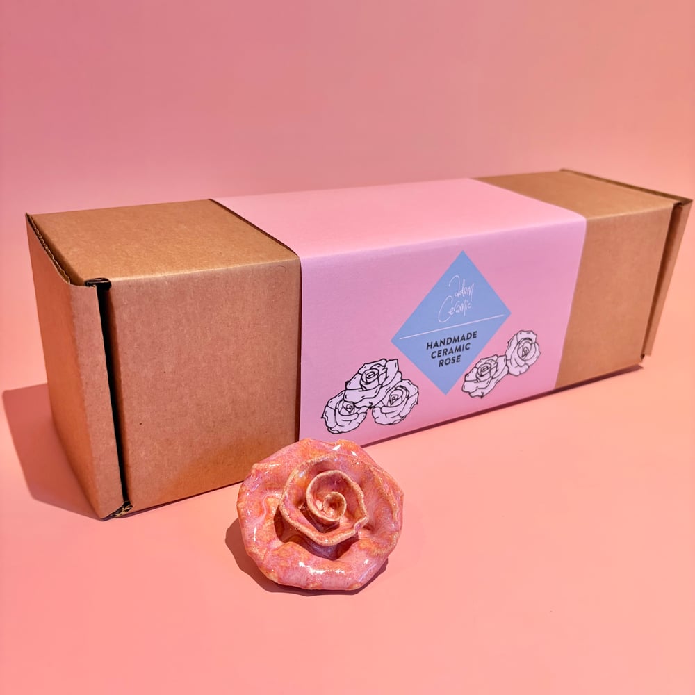 Image of Pink Giftboxed Rose 