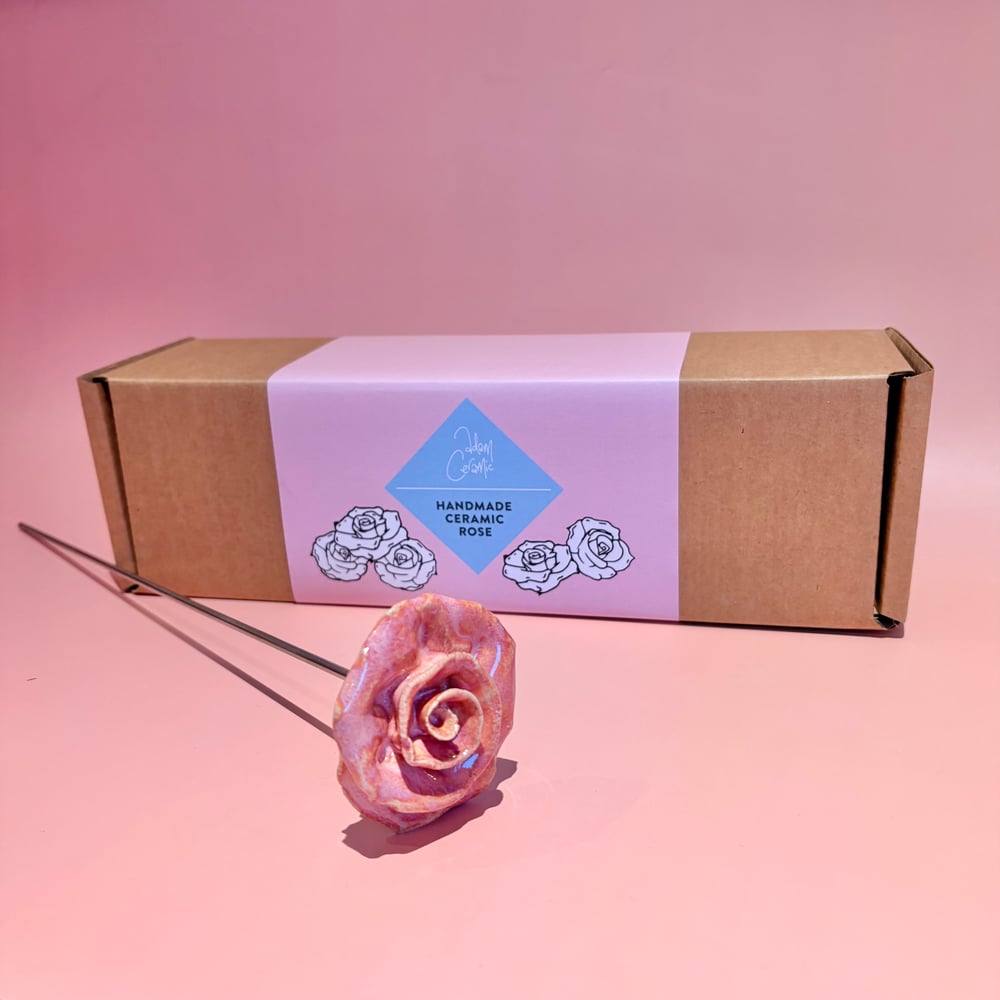 Image of Pink Giftboxed Rose 