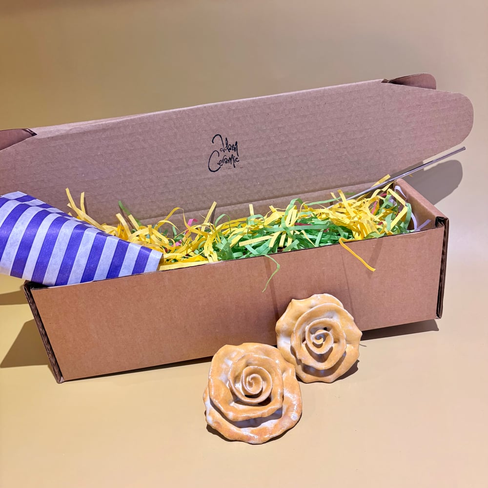 Image of Yellow Giftboxed Rose 