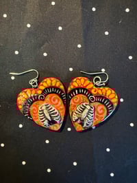 Heart with ribs earrings 