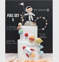 Image 3 of Astronaut cake topper - Lightweight Clay