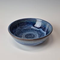 Image 3 of Everyday Bowl: Bluebird Skies (Cobolt) with colored rim 01202601