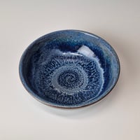 Image 4 of Everyday Bowl: Bluebird Skies (Cobolt) with colored rim 01202601