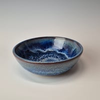 Image 4 of Everyday Bowl: Bluebird Skies (Cobolt) with colored rim 01202602