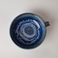Image 6 of Thumb-handled Bowl: Bluebird Skies (Cobolt) with colored rim 01202601