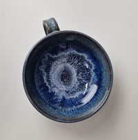 Image 6 of Thumb-handled Bowl: Bluebird Skies (Cobolt) with colored rim 01202602