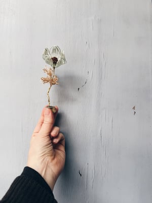 Perleblomst på fod -mint/ gylden