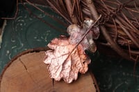 Image 1 of Vera foglia di quercia racchiusa nel rame con patina ossidata sfumata