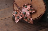 Image 1 of Collana con vera foglia di edera 1 - Sotto la superficie